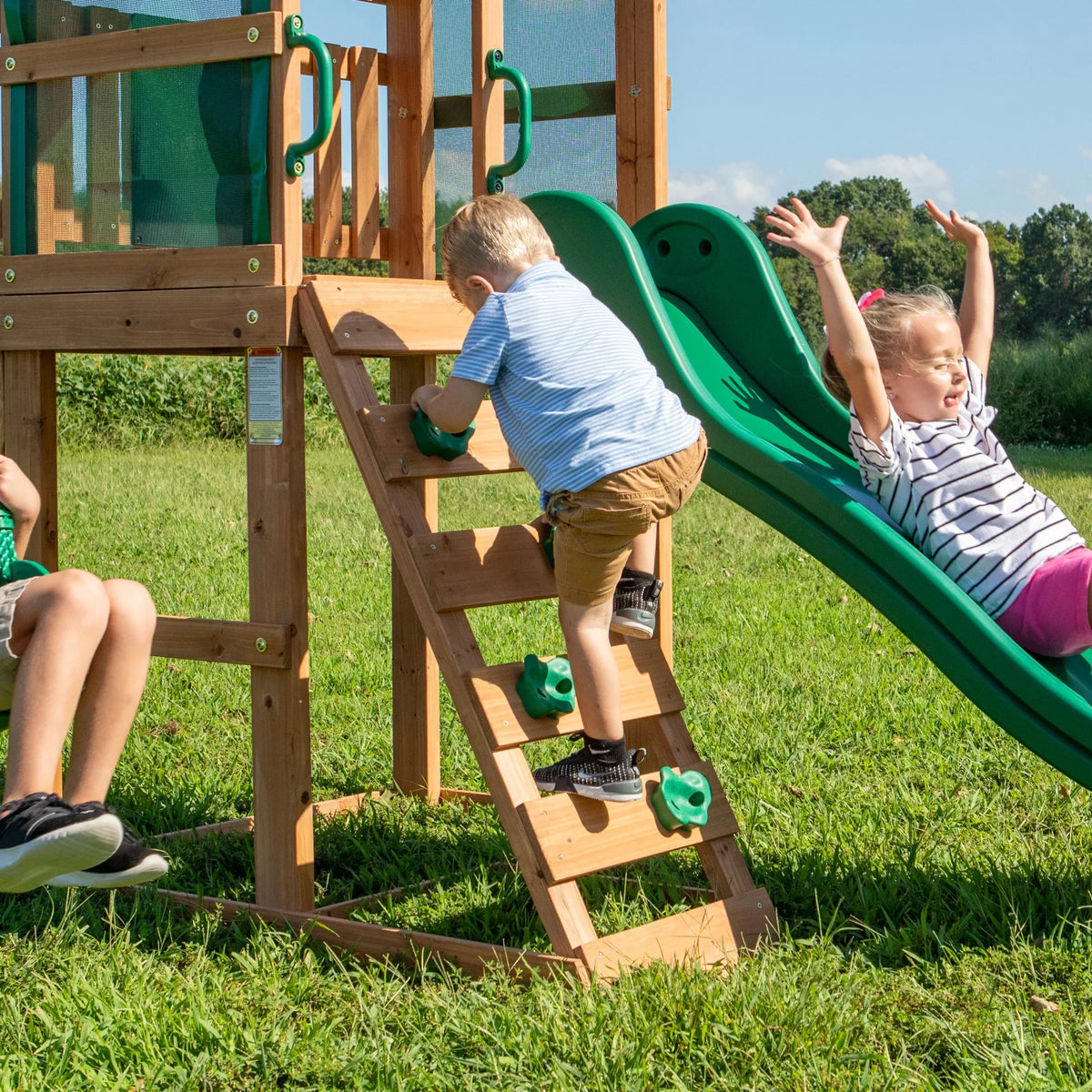 Backyard Coating Clasp Hill Swing Set