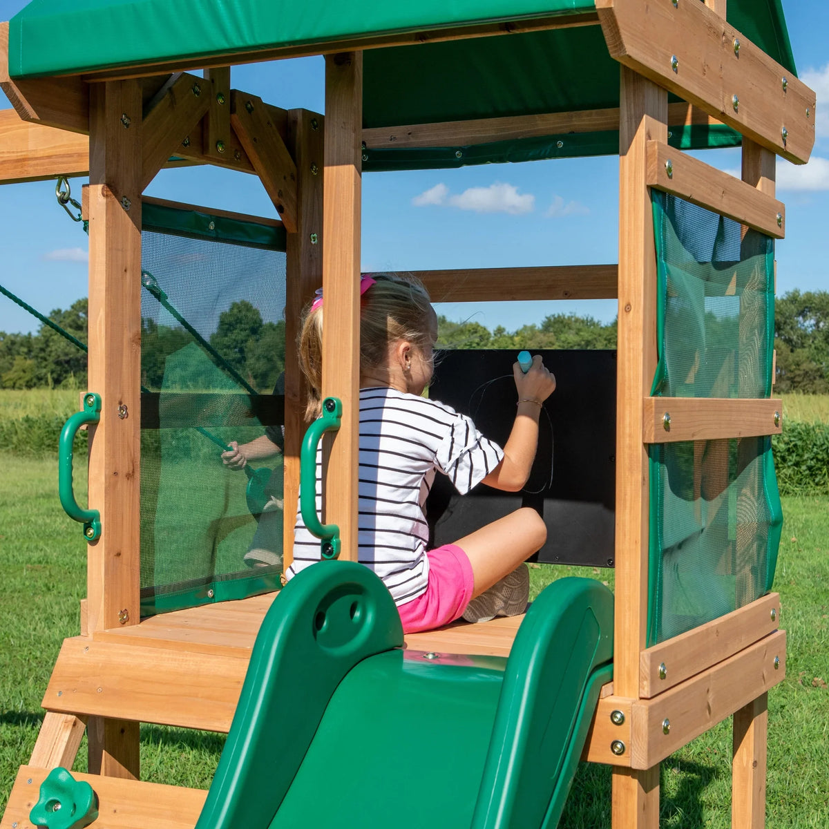 Backyard Coating Clasp Hill Swing Set